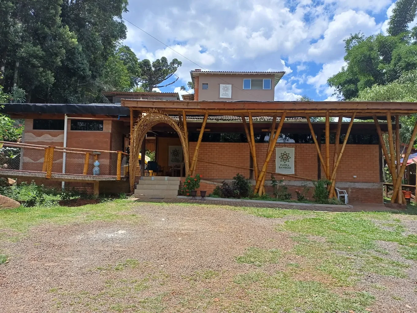 Pousada Flora Bamboo Eventos e Camping